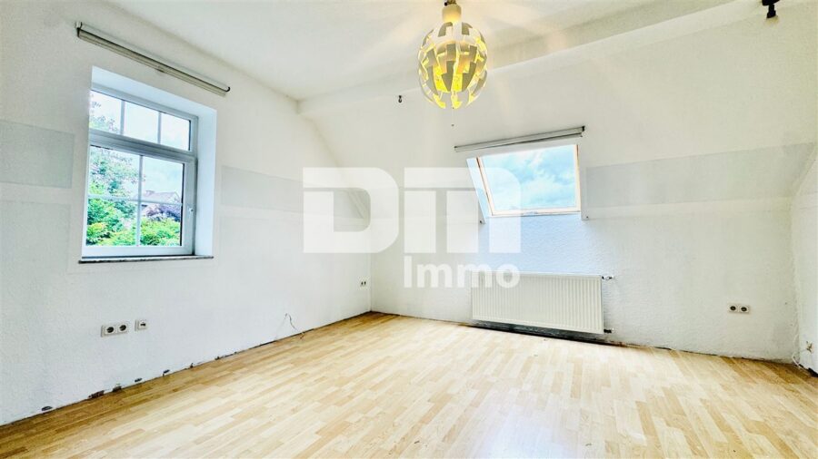 Sanierter Wohntraum mit Garten / Terrasse und 2 Garagen + vielen Extras - OG / DG Schlafzimmer / Kind 1